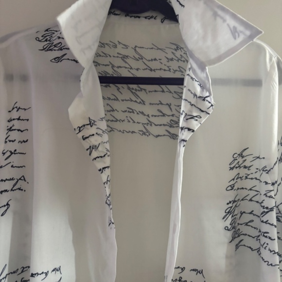 Two Polyester tops - Picture 5 of 11